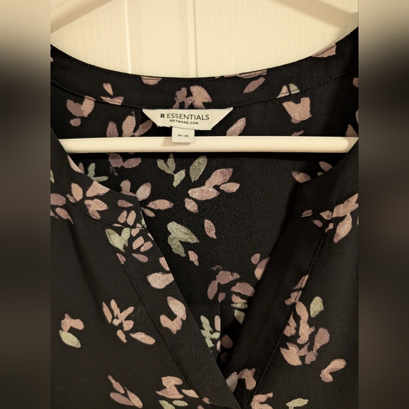 Reitmans short sleeve floral blouse - Picture 2 of 3